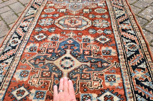 AN ANTIQUE HERIZ RUNNER OF LONG NARROW PROPORTIONS 530X80 CM - ADDITIONAL PHOTO 2