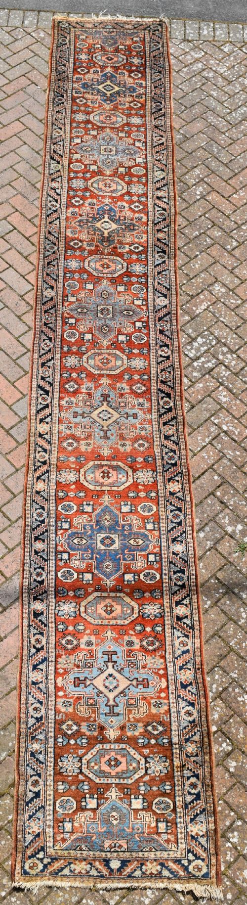 AN ANTIQUE HERIZ RUNNER OF LONG NARROW PROPORTIONS 530X80 CM - ADDITIONAL PHOTO 3