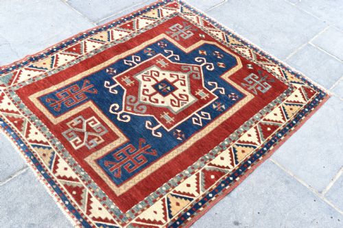 EARLY CAUCASIAN FACHRALO KAZAK PRAYER RUG 140X122 CM - ADDITIONAL PHOTO 2