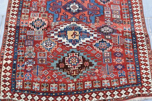 AN EARLY KURDISH KORDI CARPET 268X180 CM - ADDITIONAL PHOTO 1