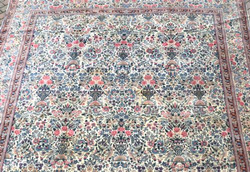 AN OLD KIRMAN ROOMSIZE CARPET 439X315CM - ADDITIONAL PHOTO 2