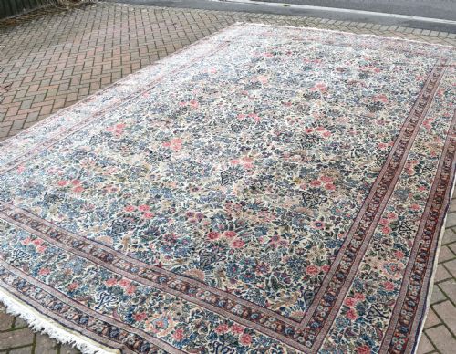 AN OLD KIRMAN ROOMSIZE CARPET 439X315CM - ADDITIONAL PHOTO 3