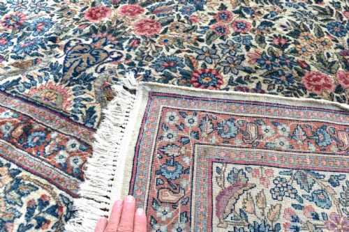 AN OLD KIRMAN ROOMSIZE CARPET 439X315CM - ADDITIONAL PHOTO 8
