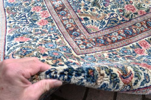 AN OLD KIRMAN ROOMSIZE CARPET 439X315CM - ADDITIONAL PHOTO 10