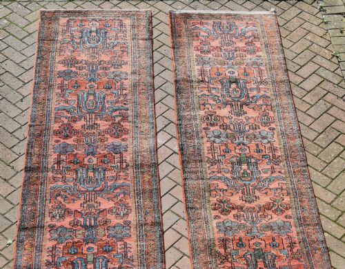A PAIR OF ANTIQUE HAMADAN NARROW RUNNERS 1022 CM X 84 CM - ADDITIONAL PHOTO 4