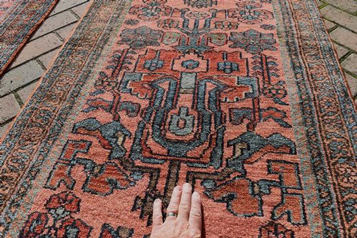 A PAIR OF ANTIQUE HAMADAN NARROW RUNNERS 1022 CM X 84 CM - ADDITIONAL PHOTO 7