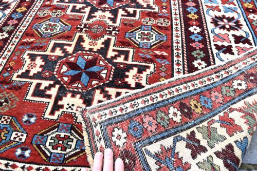 A FINE ANTIQUE CAUCASIAN LESHGI RUG 160X116 CM - ADDITIONAL PHOTO 3