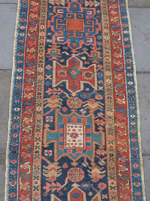 AN ANTIQUE GORRAVAN NARROW RUNNER 268X77 CM - ADDITIONAL PHOTO 2