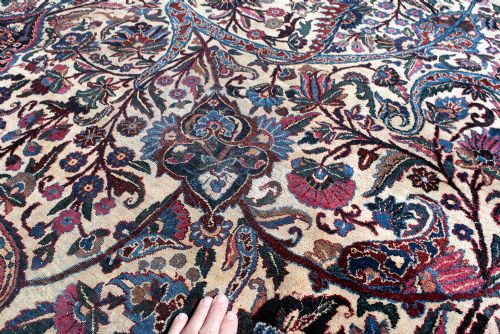 A LARGE KIRMAN CARPET 473X350CM - ADDITIONAL PHOTO 7