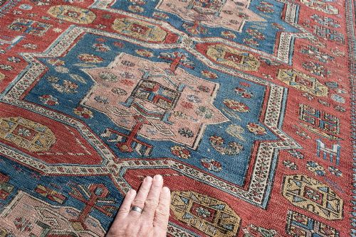 AN ANTIQUE KUBA SUMAK RUG 189X143CM - ADDITIONAL PHOTO 2