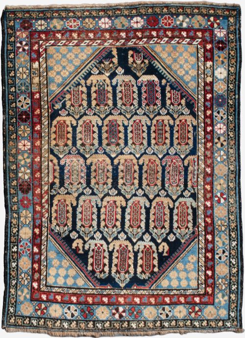 AN ANTIQUE CAUCASIAN KHILA RUG 133X98CM