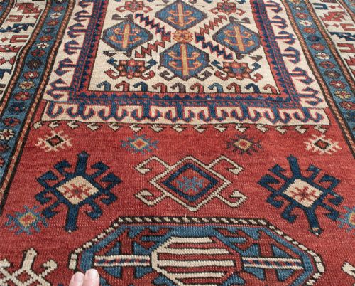AN ANTIQUE KAZAK PRAYER RUG CIRCA 1873 145X92CM - ADDITIONAL PHOTO 3