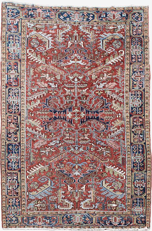 An antique Heriz Carpet 314x224cm View II
