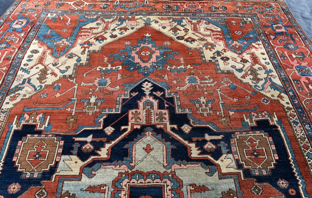 Antique Persian Serapi carpet 376x267 View IV