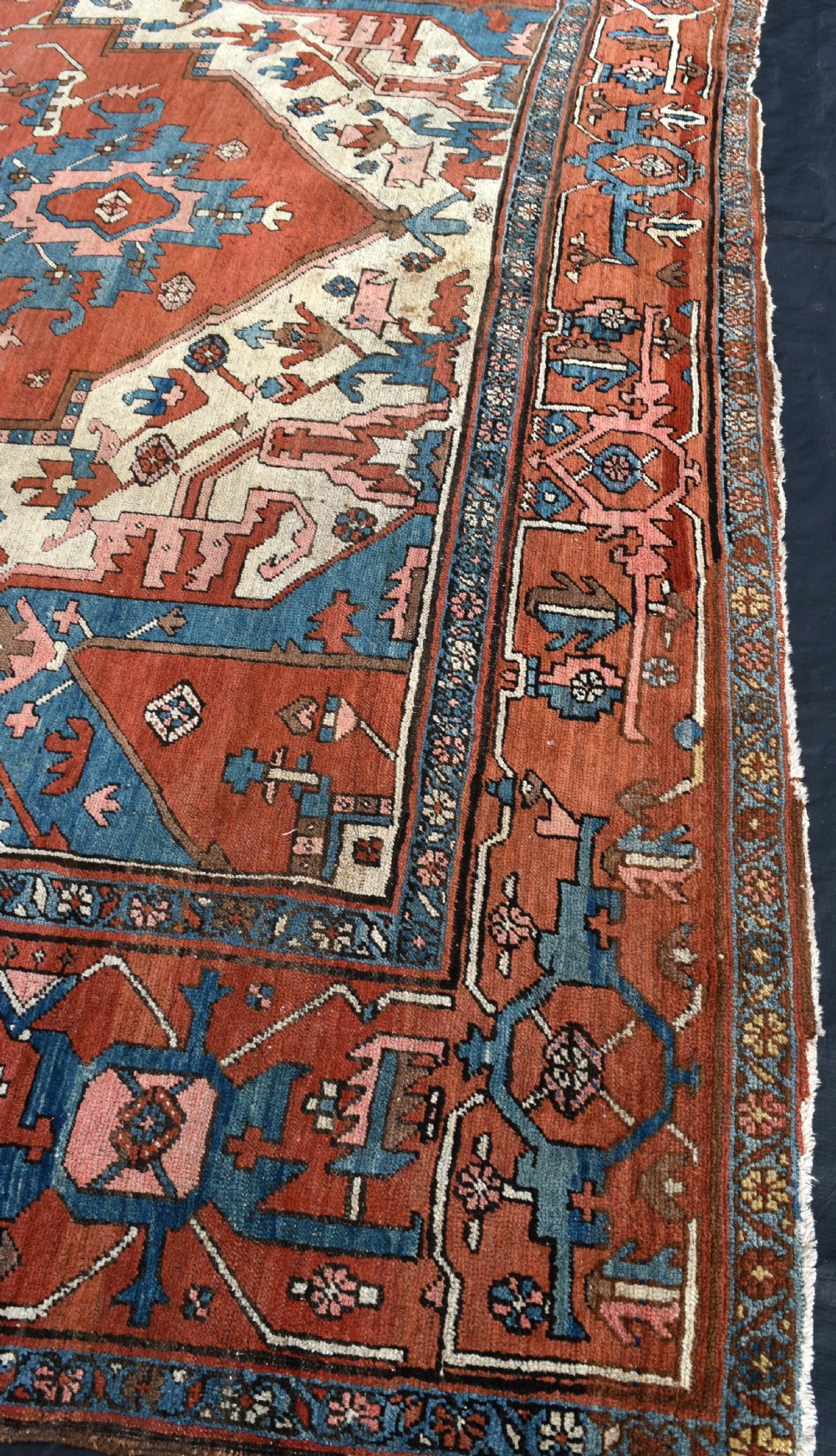 Antique Persian Serapi carpet 376x267 View X