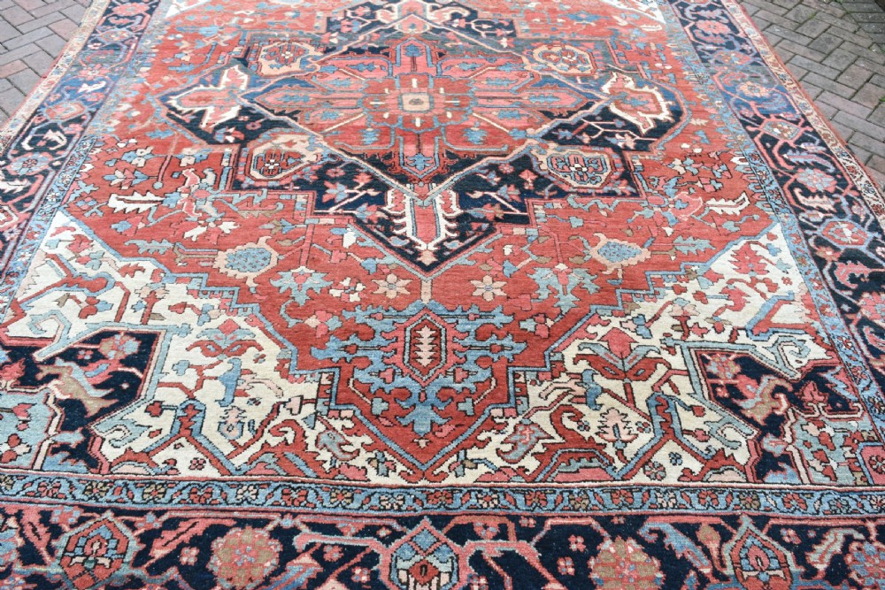 A Good antique Persian Heriz/Karaja carpet 383x296cm View II