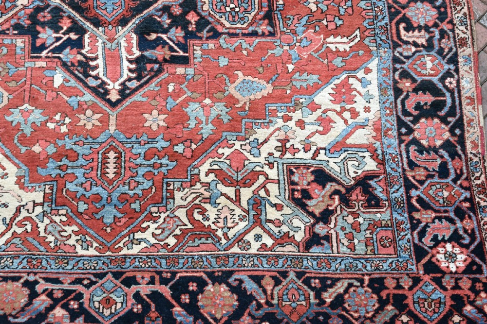A Good antique Persian Heriz/Karaja carpet 383x296cm View XV