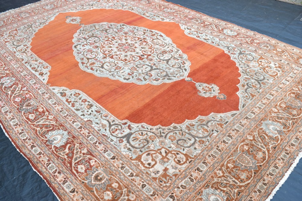 Fine antique Persian Tabriz carpet 400x300cm View IV