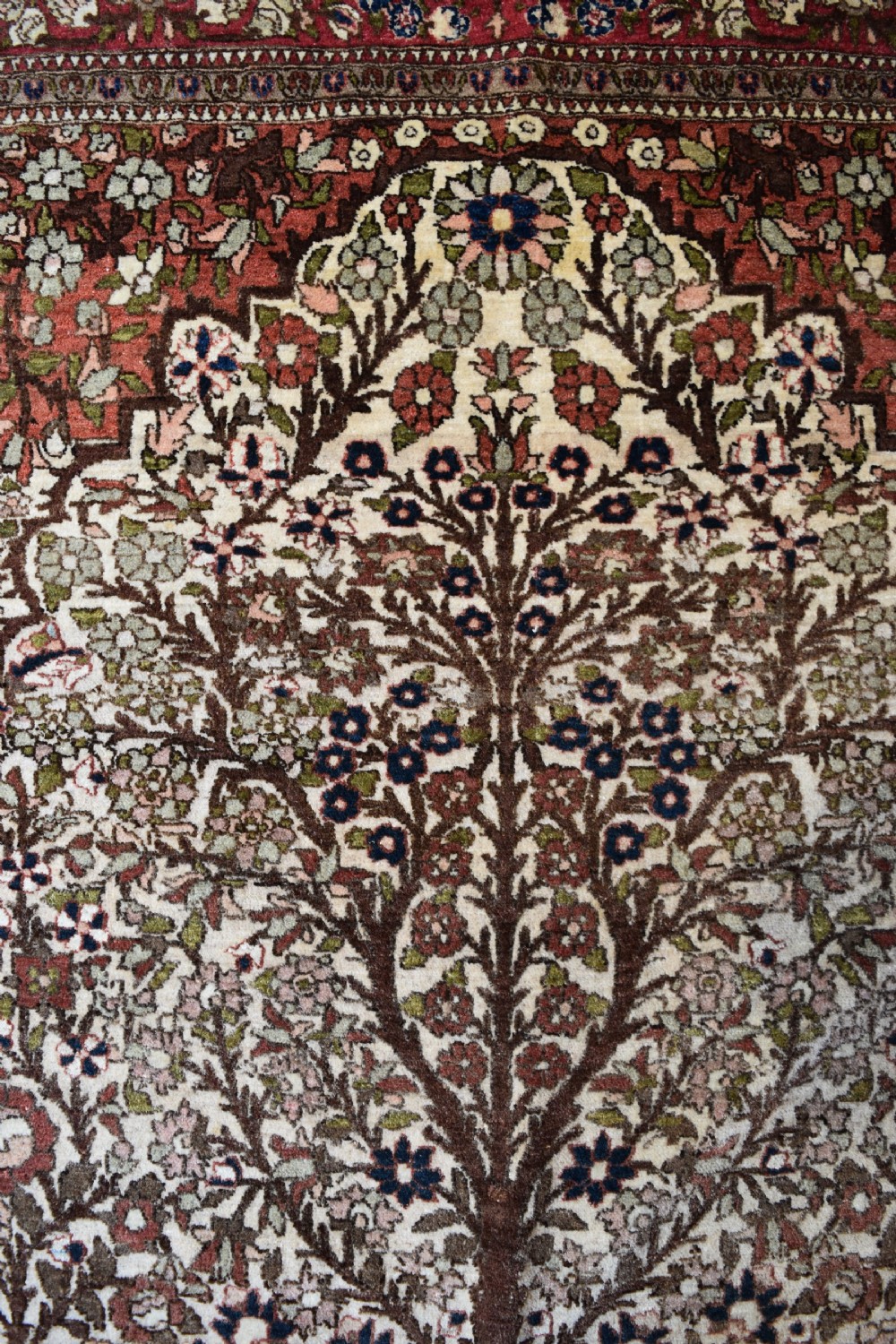 Antique Isfahan prayer rug 202x145cm View II