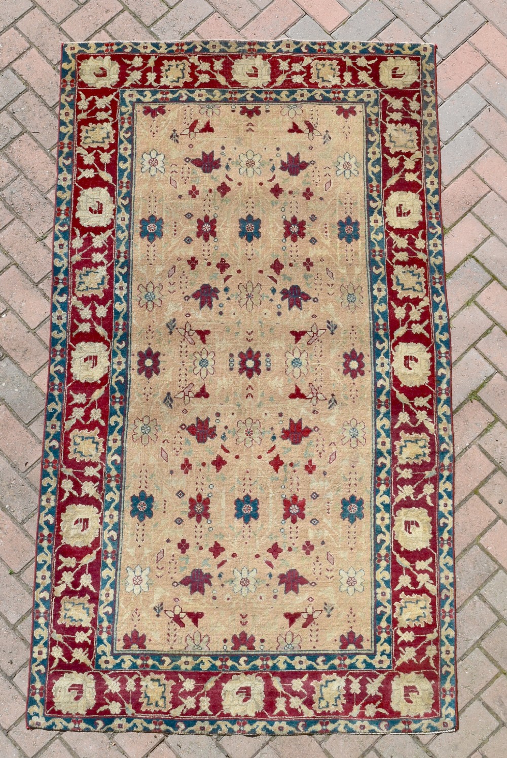 Antique Agra rug 205x108cm View II
