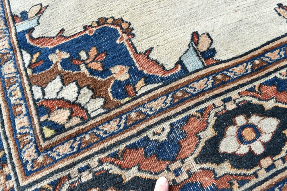 Antique Doroush rug. 172x132cm View V