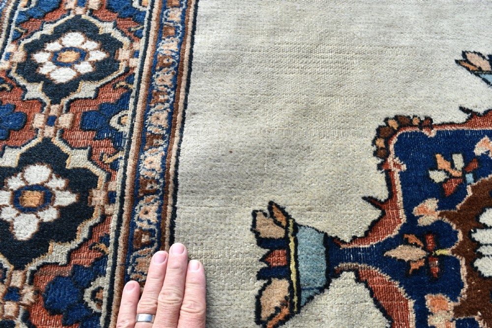 Antique Doroush rug. 172x132cm View VI