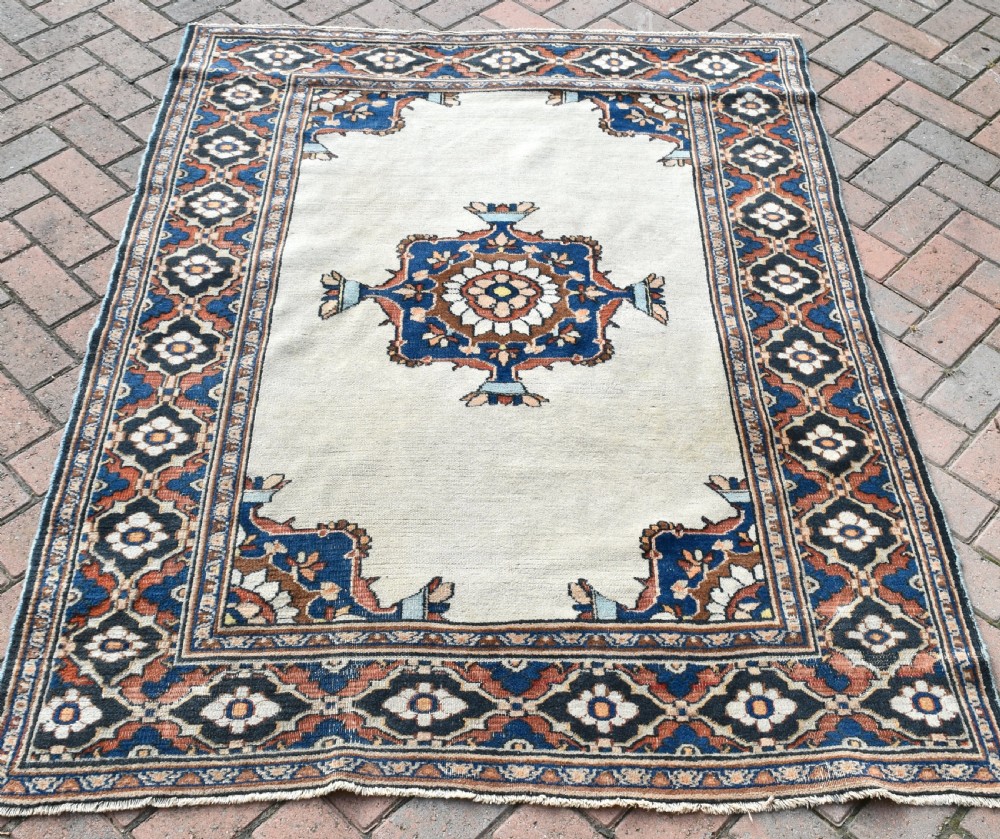 Antique Doroush rug. 172x132cm View VIII