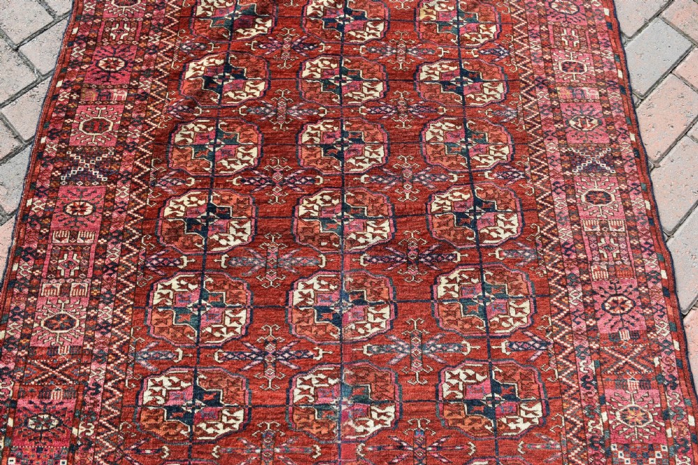 Fine antique Tekke Turkman rug 167x110cm View III