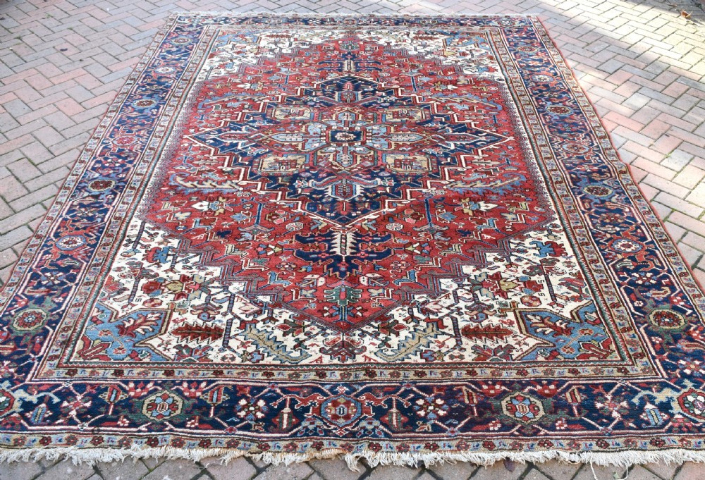 Old Heriz carpet 318x249cm