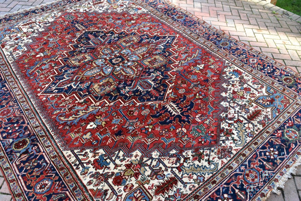 Old Heriz carpet 318x249cm View II