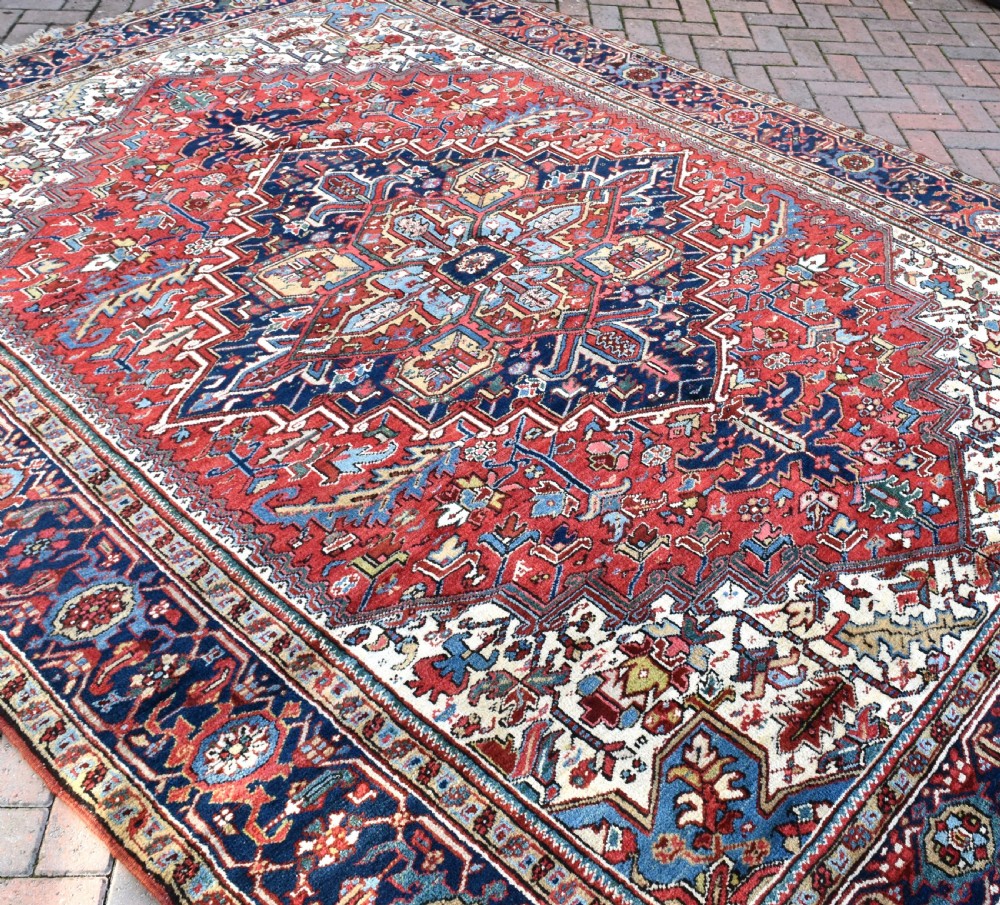 Old Heriz carpet 318x249cm View III