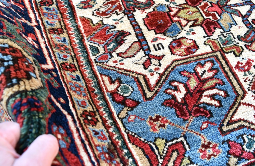 Old Heriz carpet 318x249cm View V