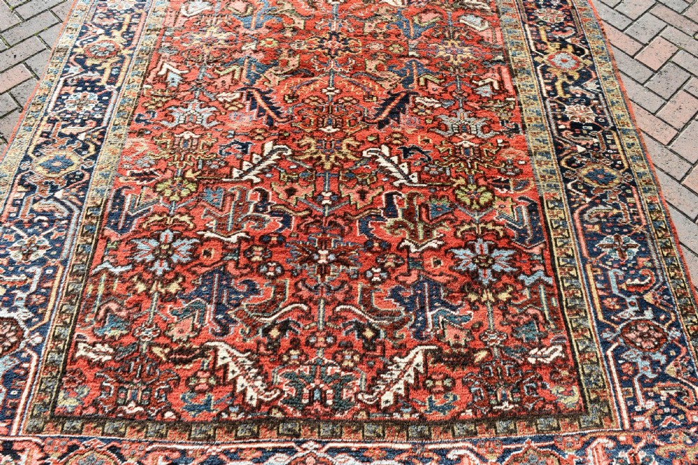Old Heriz Carpet with all over design 294x194cm View II