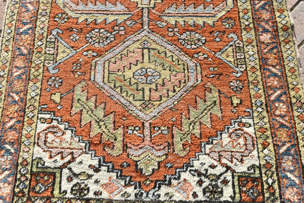 Antique Heriz rug 179x93cm View II
