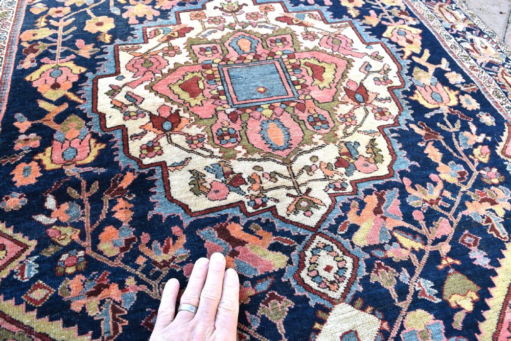 Antique Persian Sarouk rug 150x105cm View III