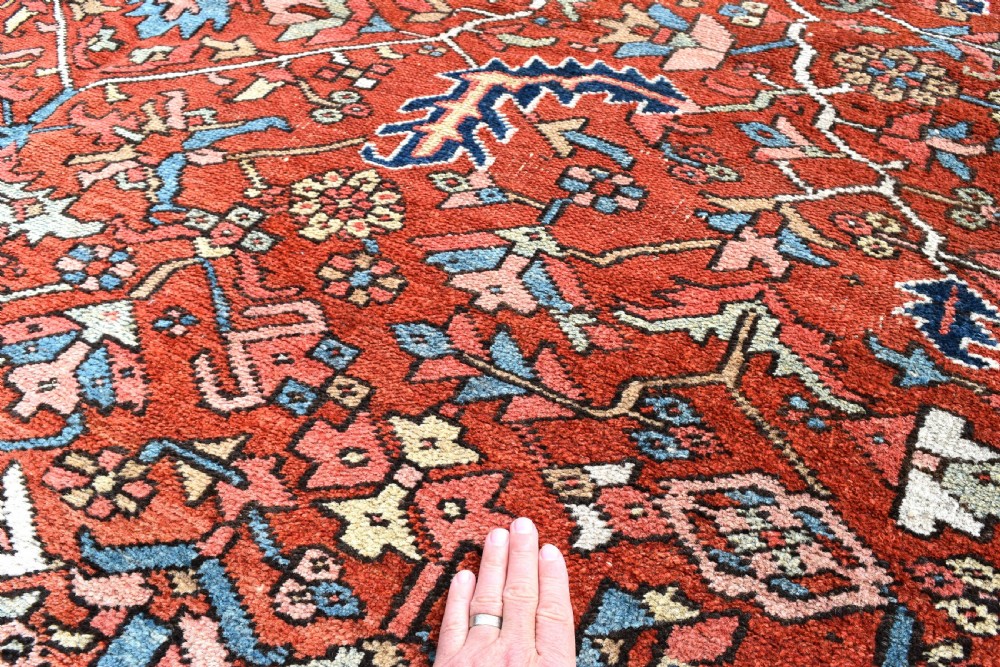Antique Heriz carpet 328x267 cm View II
