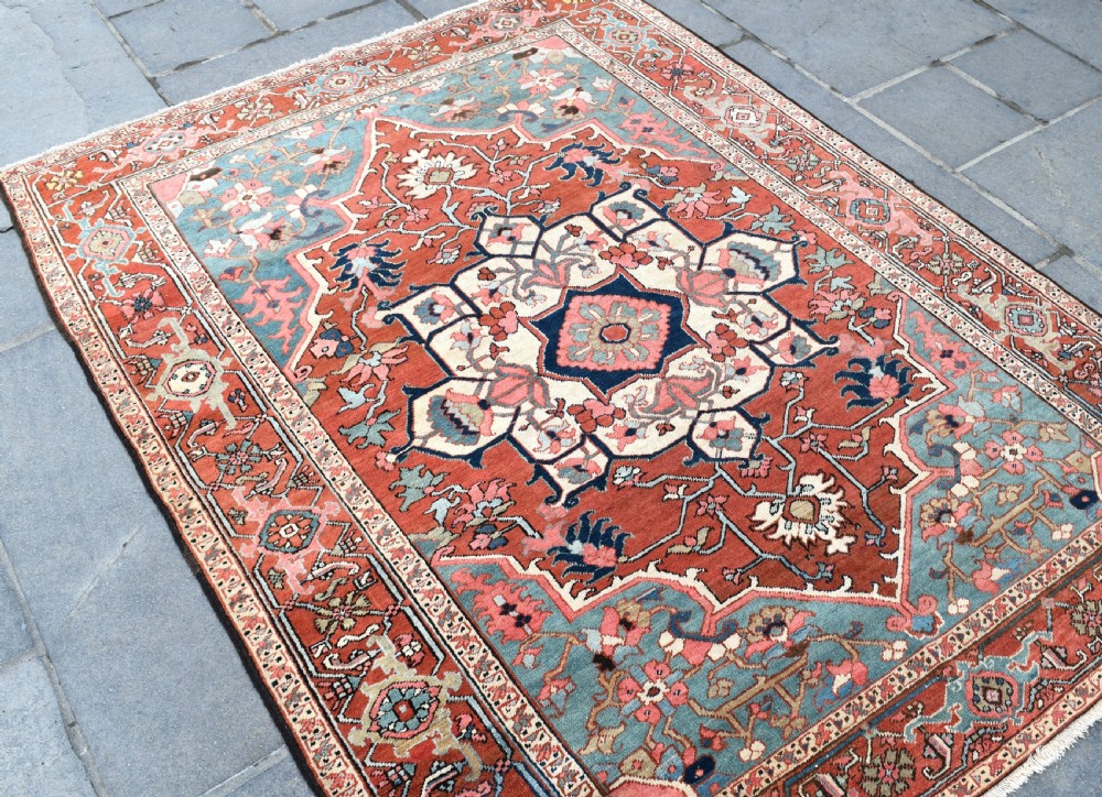 Fine antique small format Heriz rug 200x151cm View VI