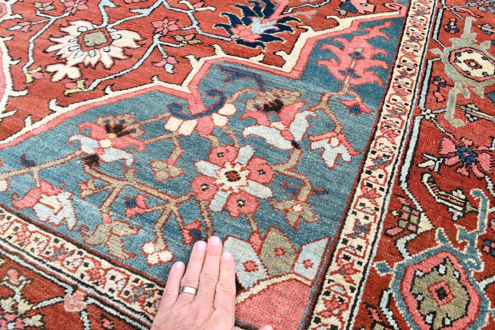 Fine antique small format Heriz rug 200x151cm View VII