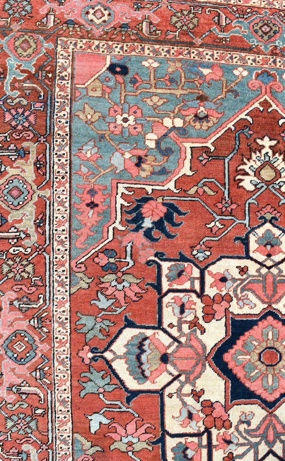 Fine antique small format Heriz rug 200x151cm View IX
