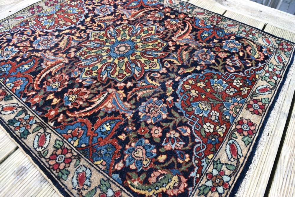 Antique Isfahan square rug 98x70cm View II