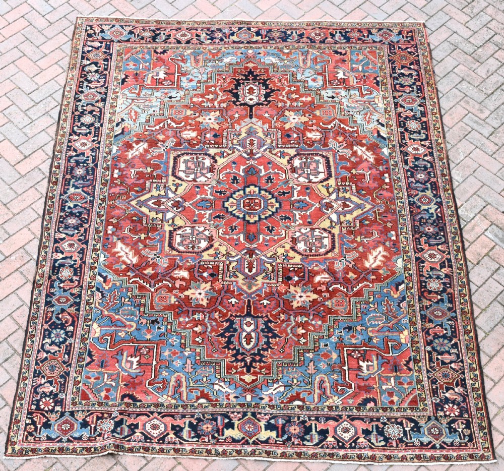 Antique Heriz small carpet 300x233 cm