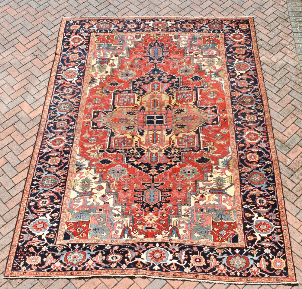 Fine antique Heriz carpet 347x261 cm