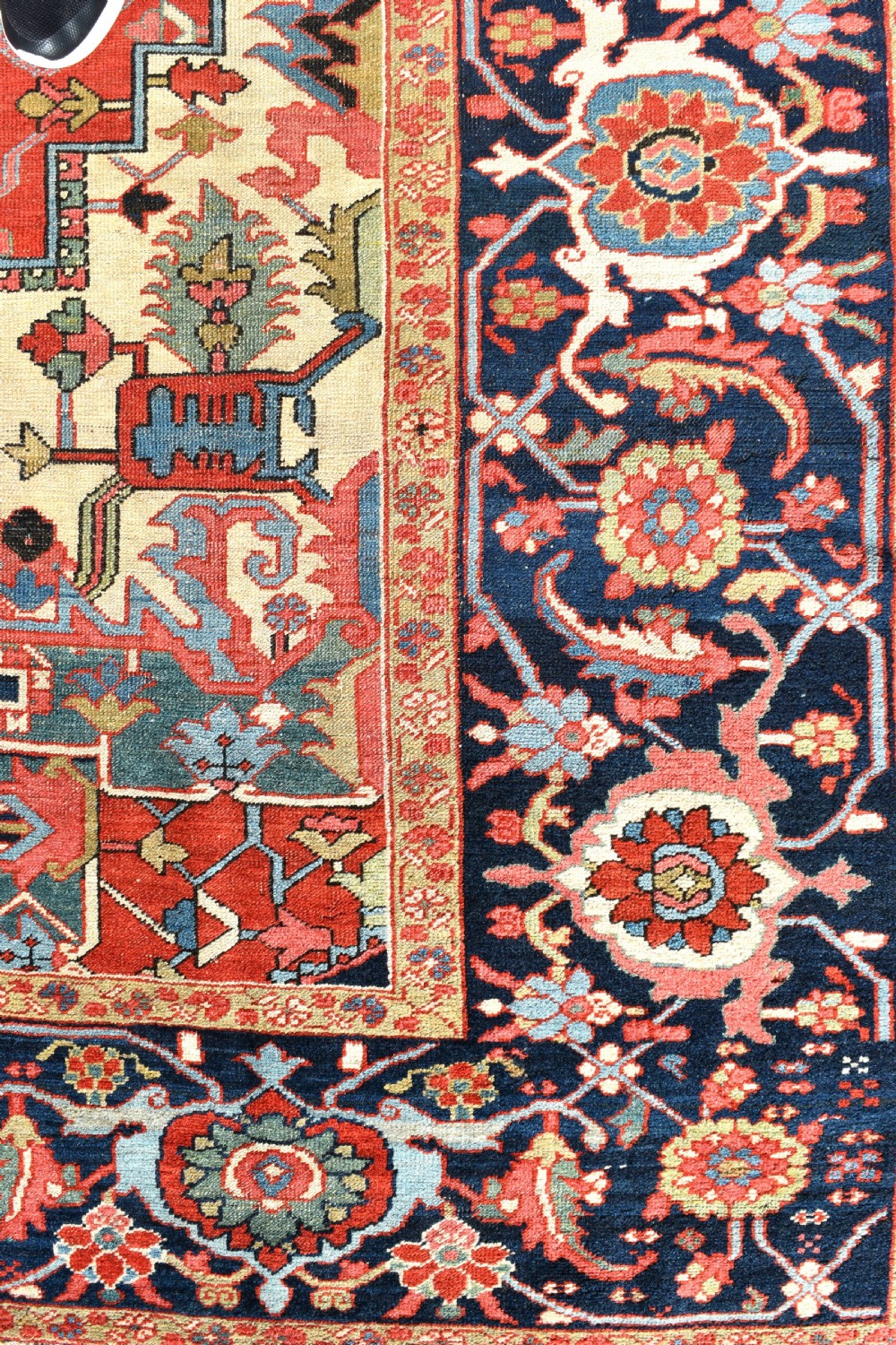 Fine antique Heriz carpet 347x261 cm View IV