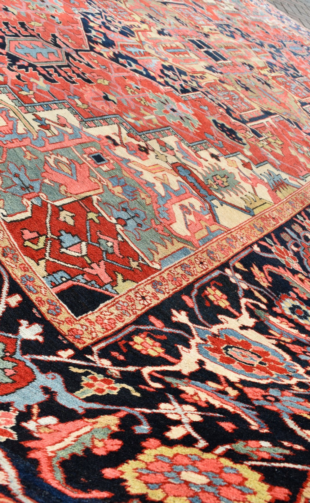 Fine antique Heriz carpet 347x261 cm View VI
