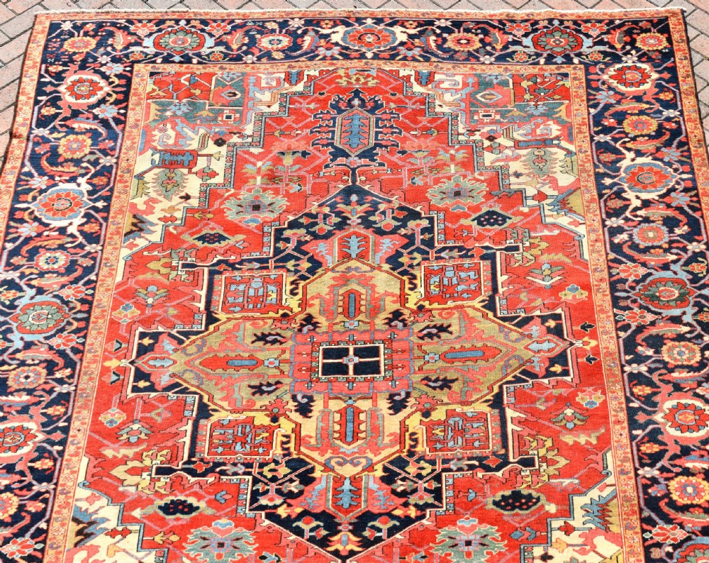 Fine antique Heriz carpet 347x261 cm View VII
