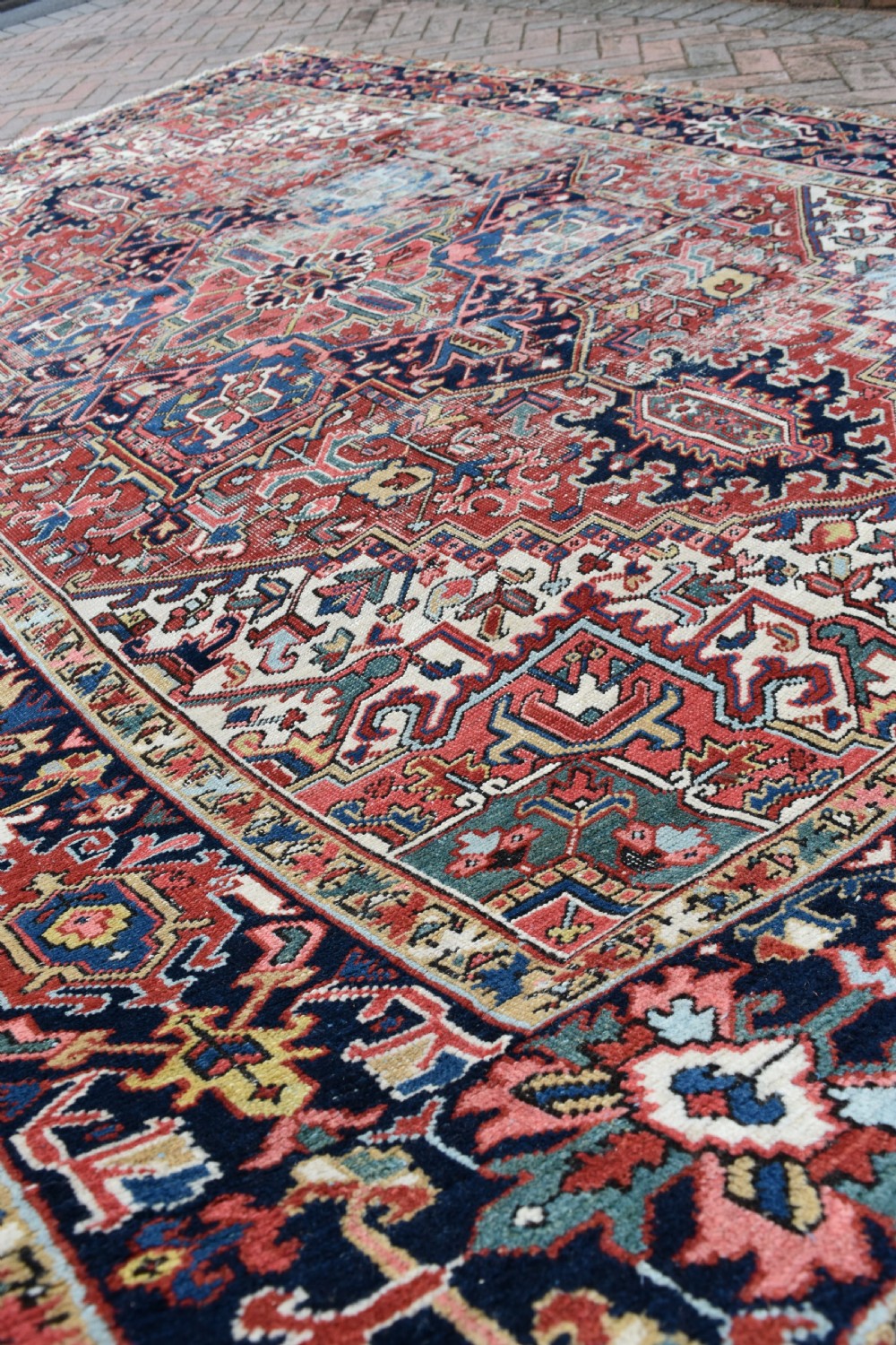 Antique Heriz carpet 306 x212cm View II