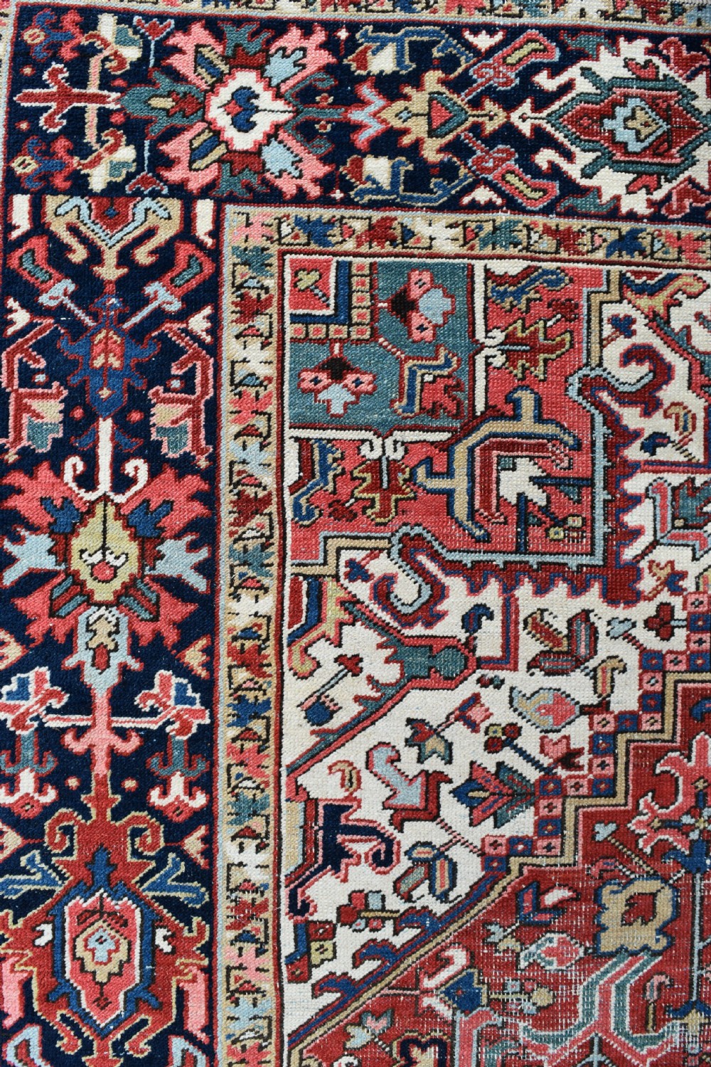 Antique Heriz carpet 306 x212cm View VIII