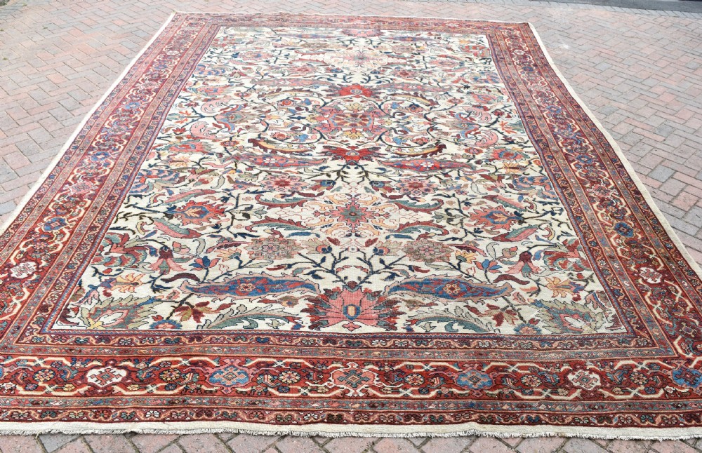 Fine antique Mahal room size carpet on ivory ground.440x324cm