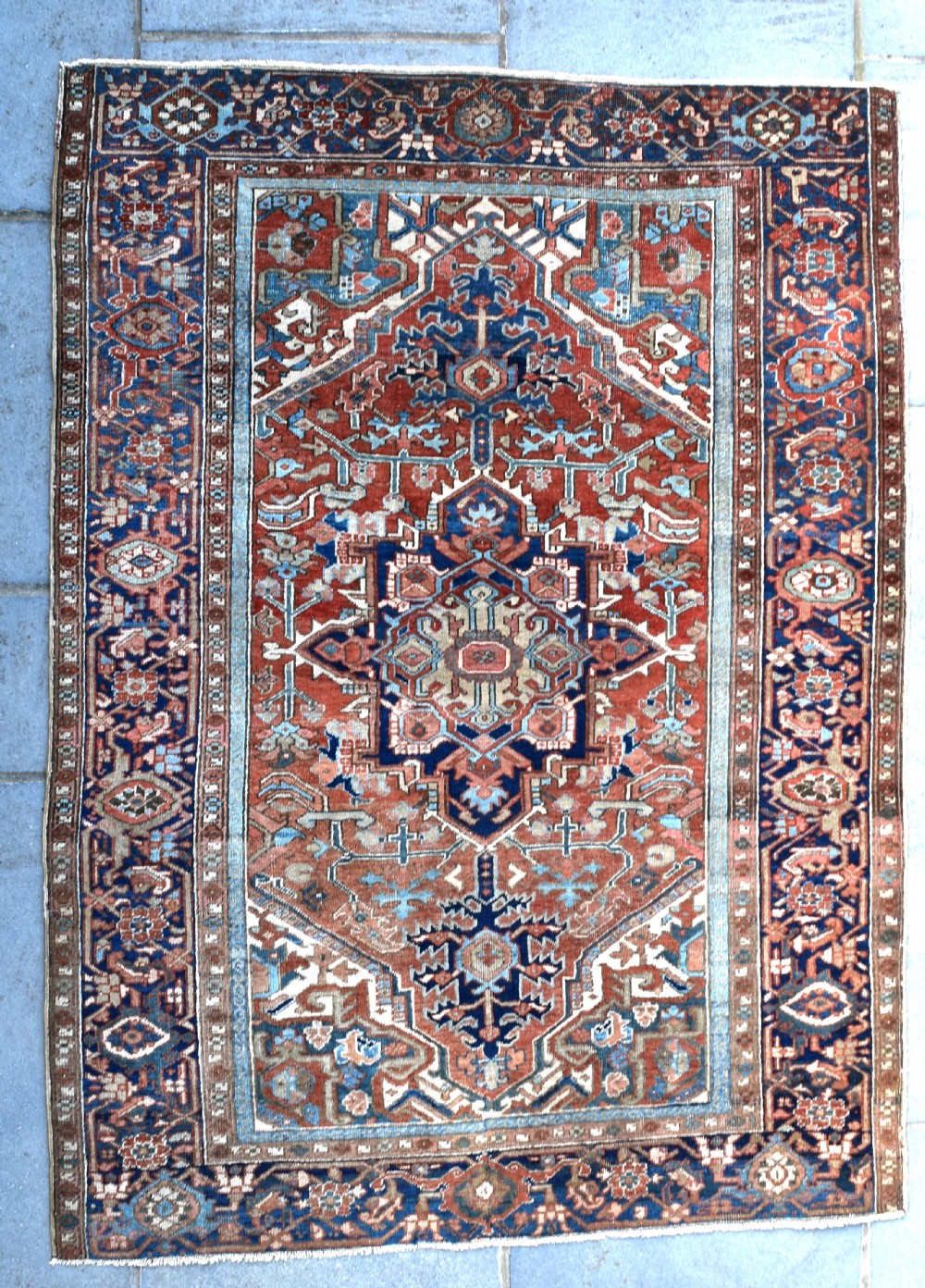 Antique Heriz rug 197x143cm