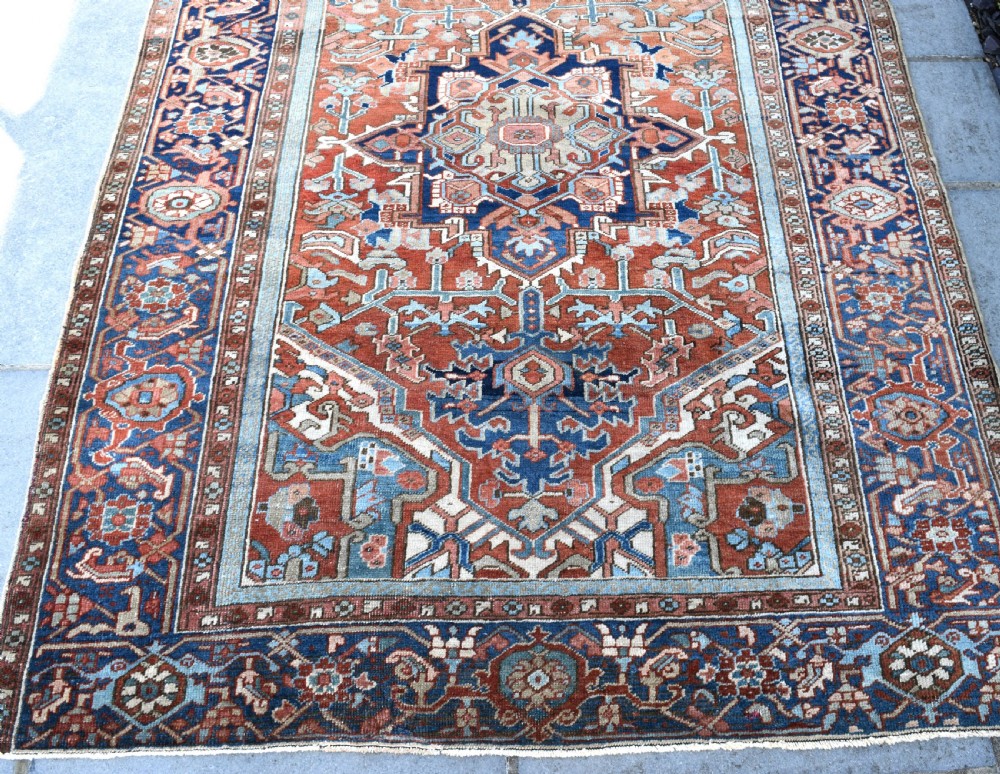 Antique Heriz rug 197x143cm View II